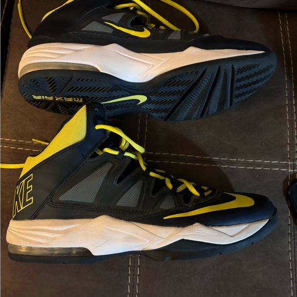 Nike basketball sneakers, 11.5 - Picture 4 of 5